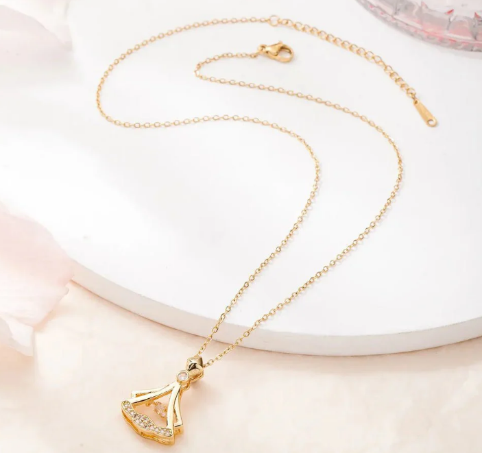 Rhinestone Decor Pendant Necklace